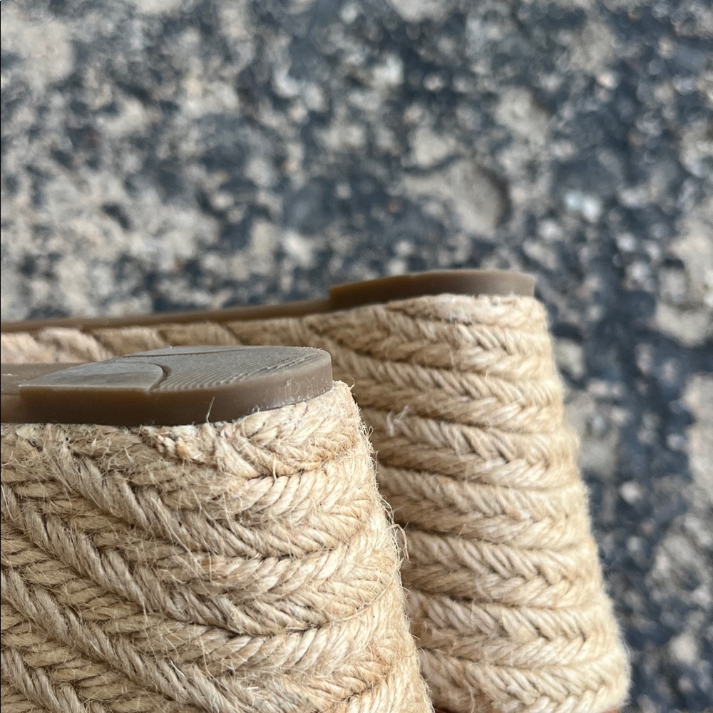Worn once Marc Fisher brown and Cream sandals - Picture 15 of 16